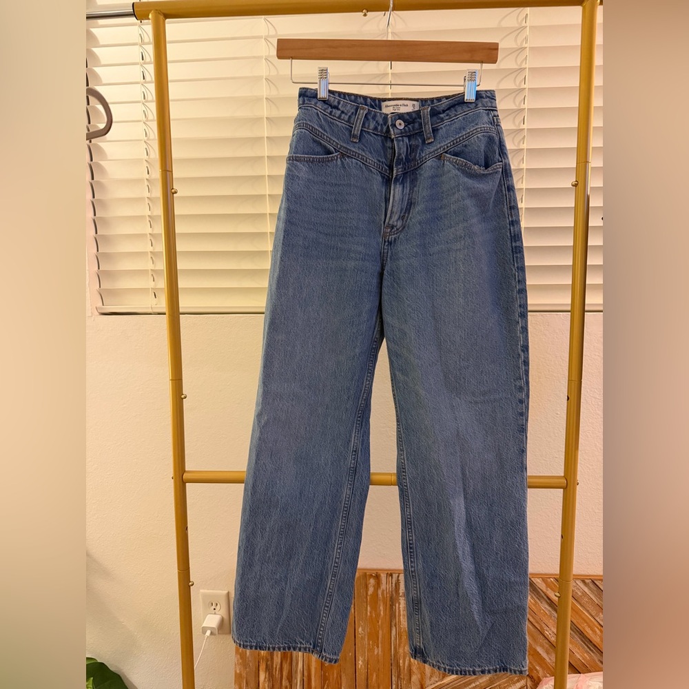 Abercrombie & Fitch Loose High Rise Jeans